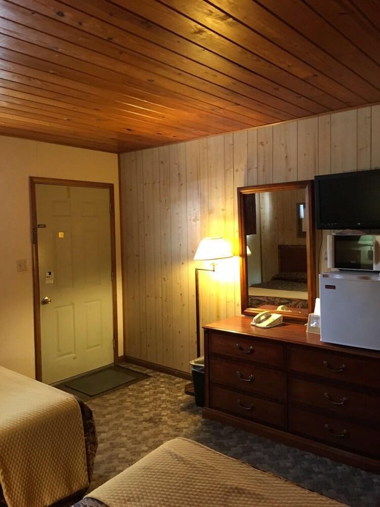 Love Hotels Western Holiday By Oyo At Harlan Lake Ne Alma Dış mekan fotoğraf