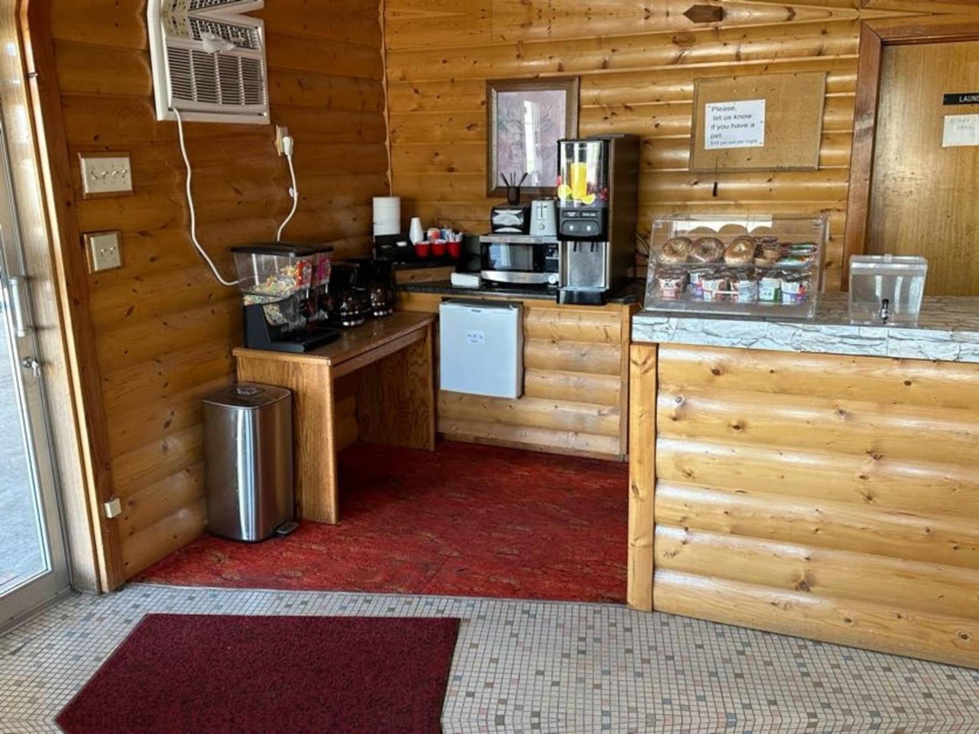 Love Hotels Western Holiday By Oyo At Harlan Lake Ne Alma Dış mekan fotoğraf