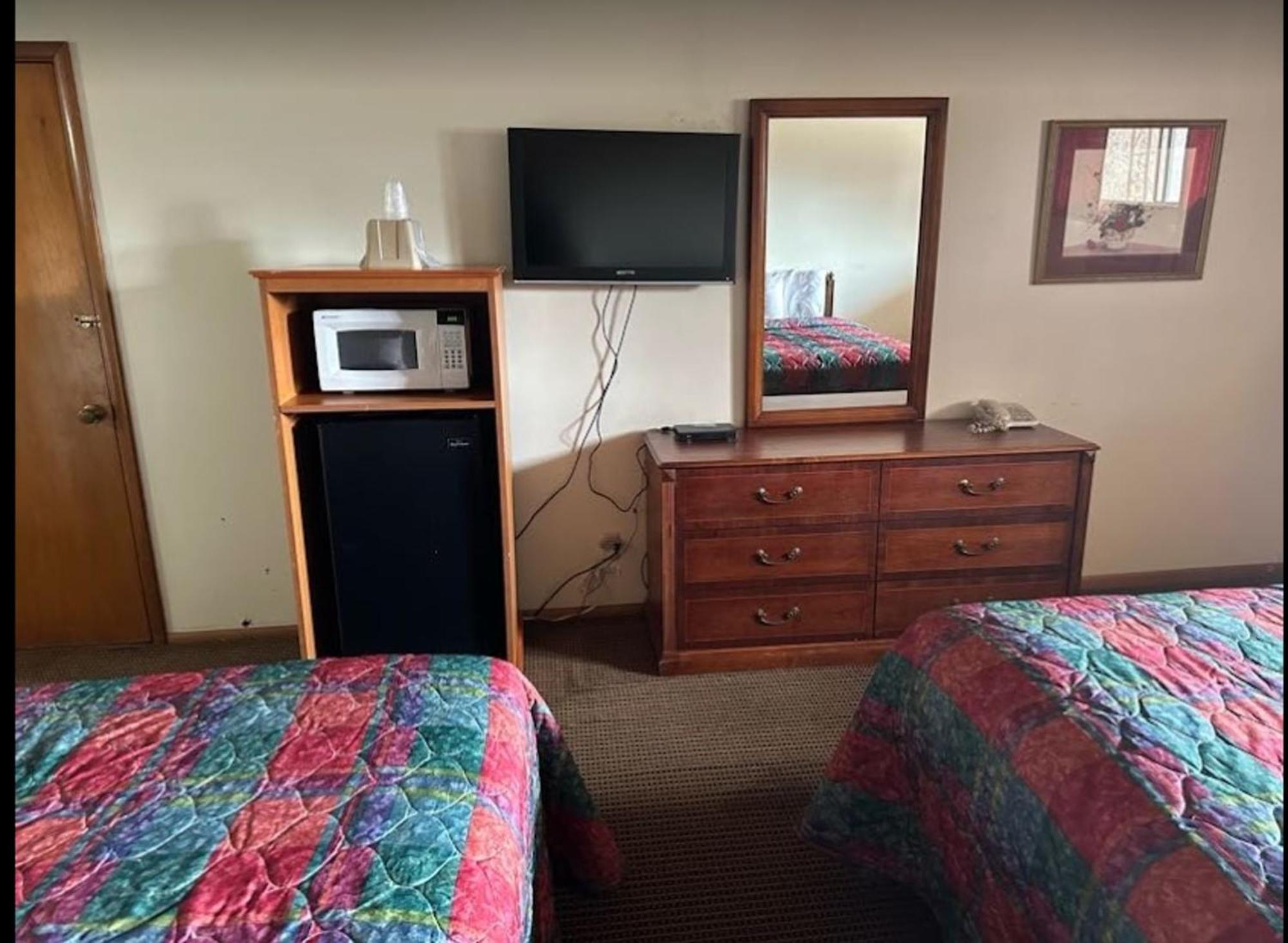 Love Hotels Western Holiday By Oyo At Harlan Lake Ne Alma Dış mekan fotoğraf