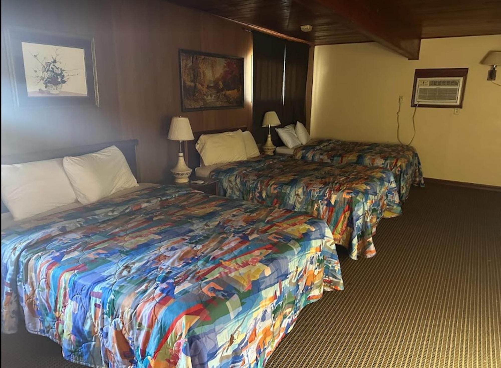Love Hotels Western Holiday By Oyo At Harlan Lake Ne Alma Dış mekan fotoğraf
