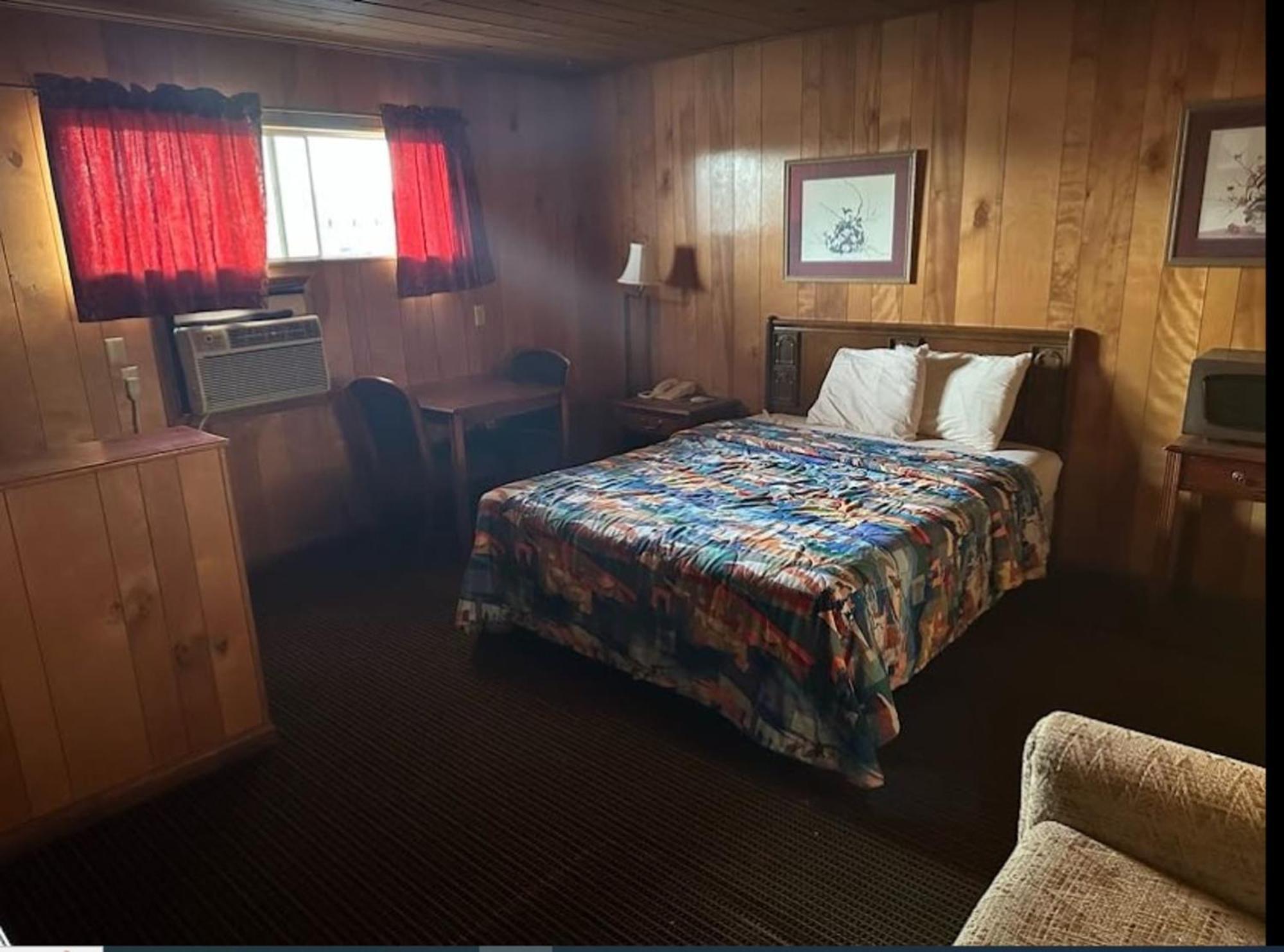 Love Hotels Western Holiday By Oyo At Harlan Lake Ne Alma Dış mekan fotoğraf
