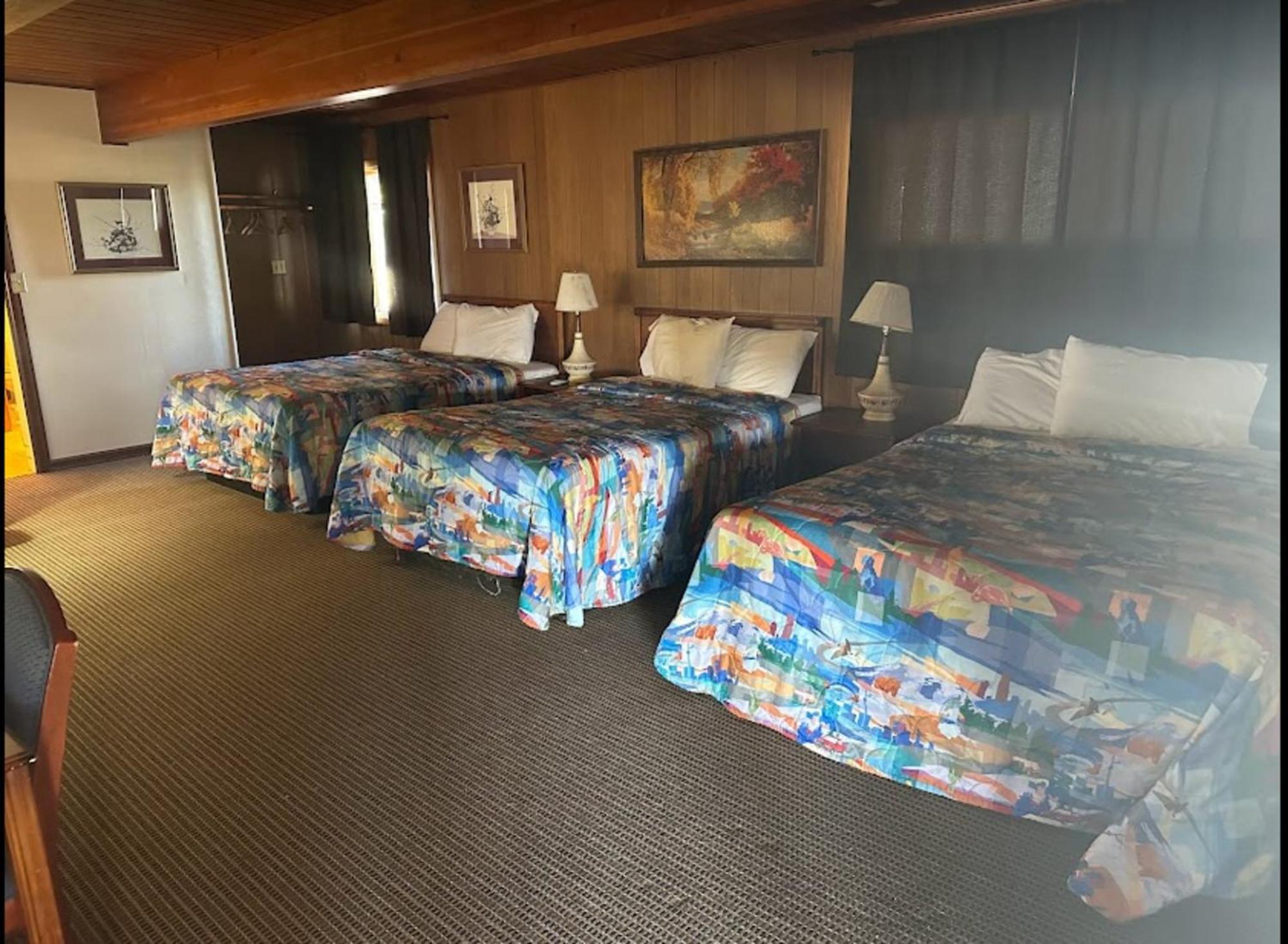 Love Hotels Western Holiday By Oyo At Harlan Lake Ne Alma Dış mekan fotoğraf