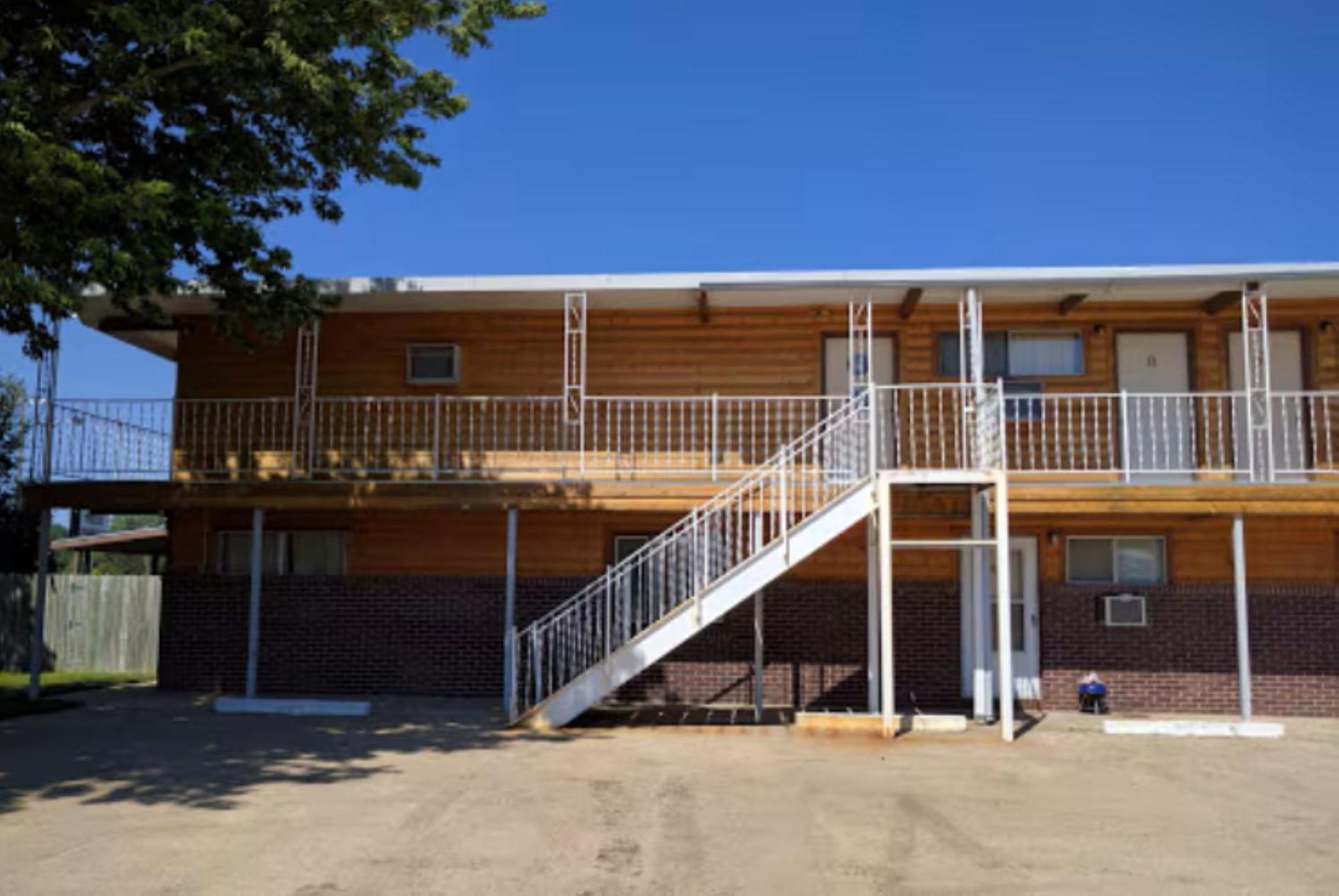 Love Hotels Western Holiday By Oyo At Harlan Lake Ne Alma Dış mekan fotoğraf
