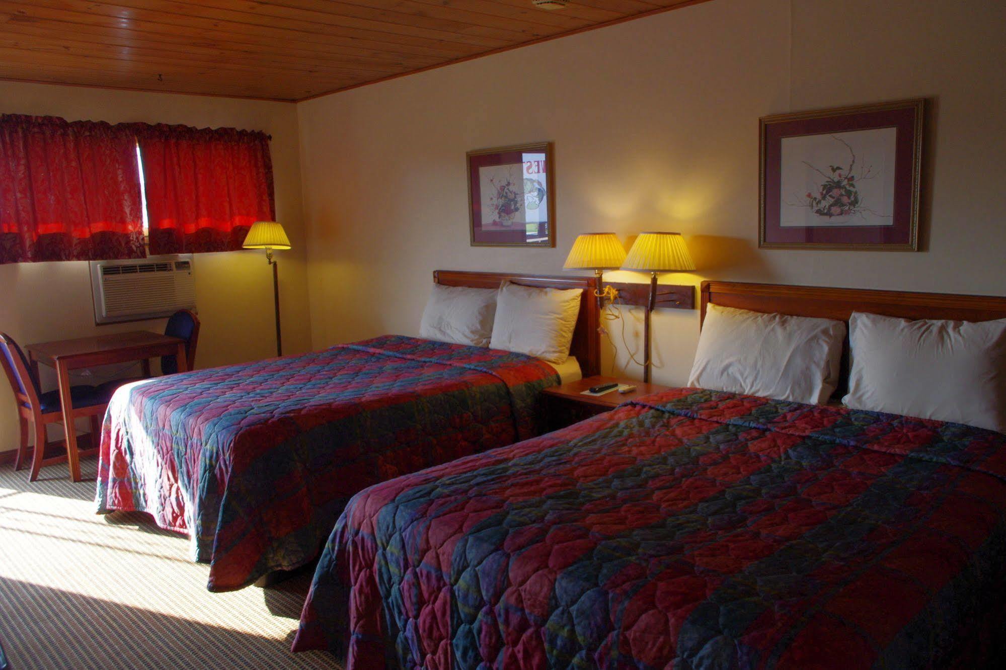 Love Hotels Western Holiday By Oyo At Harlan Lake Ne Alma Dış mekan fotoğraf
