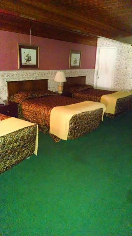 Love Hotels Western Holiday By Oyo At Harlan Lake Ne Alma Dış mekan fotoğraf